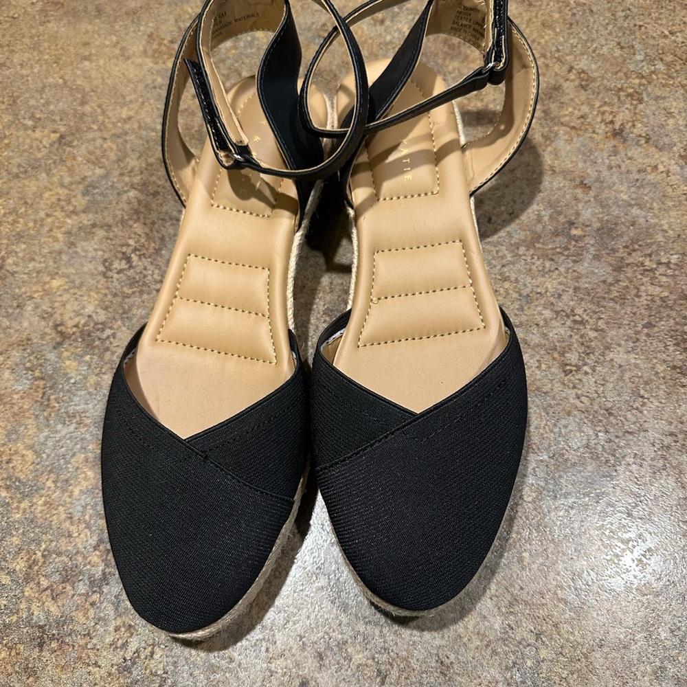 Kelly & Katie Black Sandals Casual Comfort